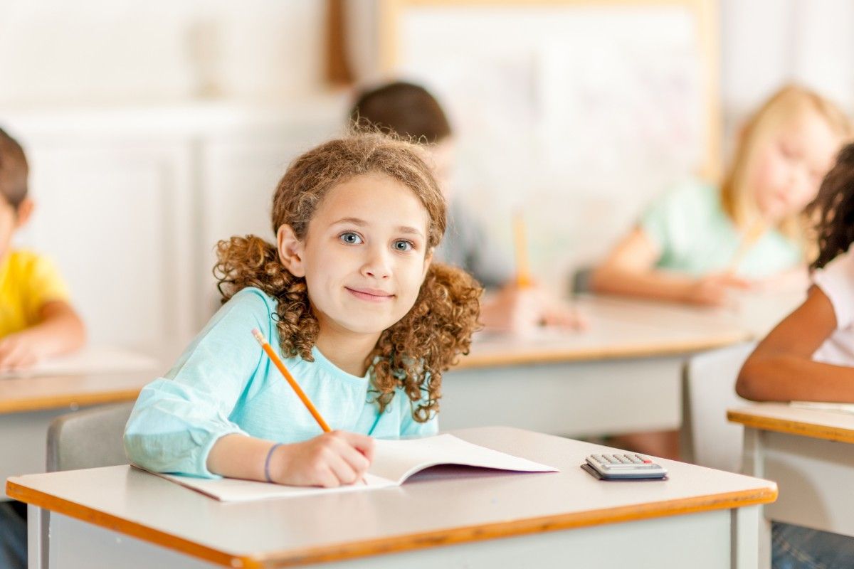 Halbschriftliche Subtraktion, Mädchen in der Schule