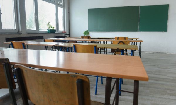 Corona-Abitur: Leeres Klassenzimmer